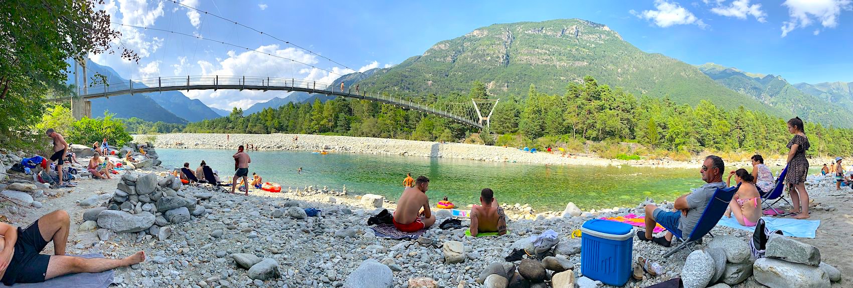 Fluss beim Gruppenhaus